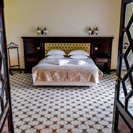 Hotel Golden House Craiova Exterior foto