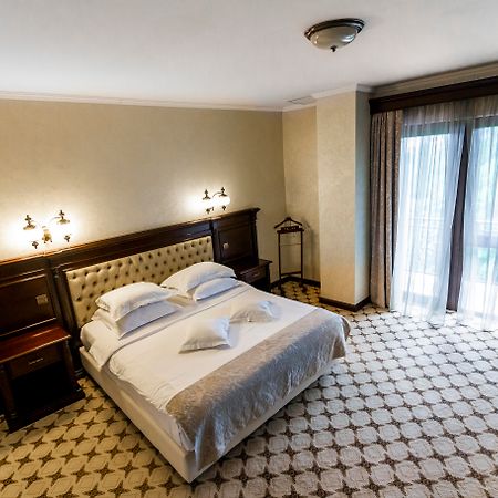 Hotel Golden House Craiova Exterior foto