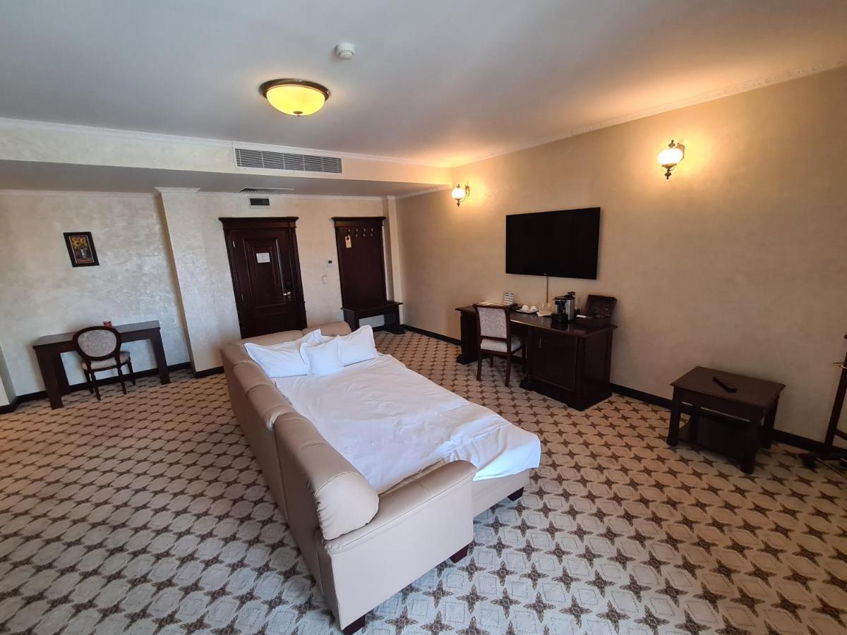 Hotel Golden House Craiova Exterior foto