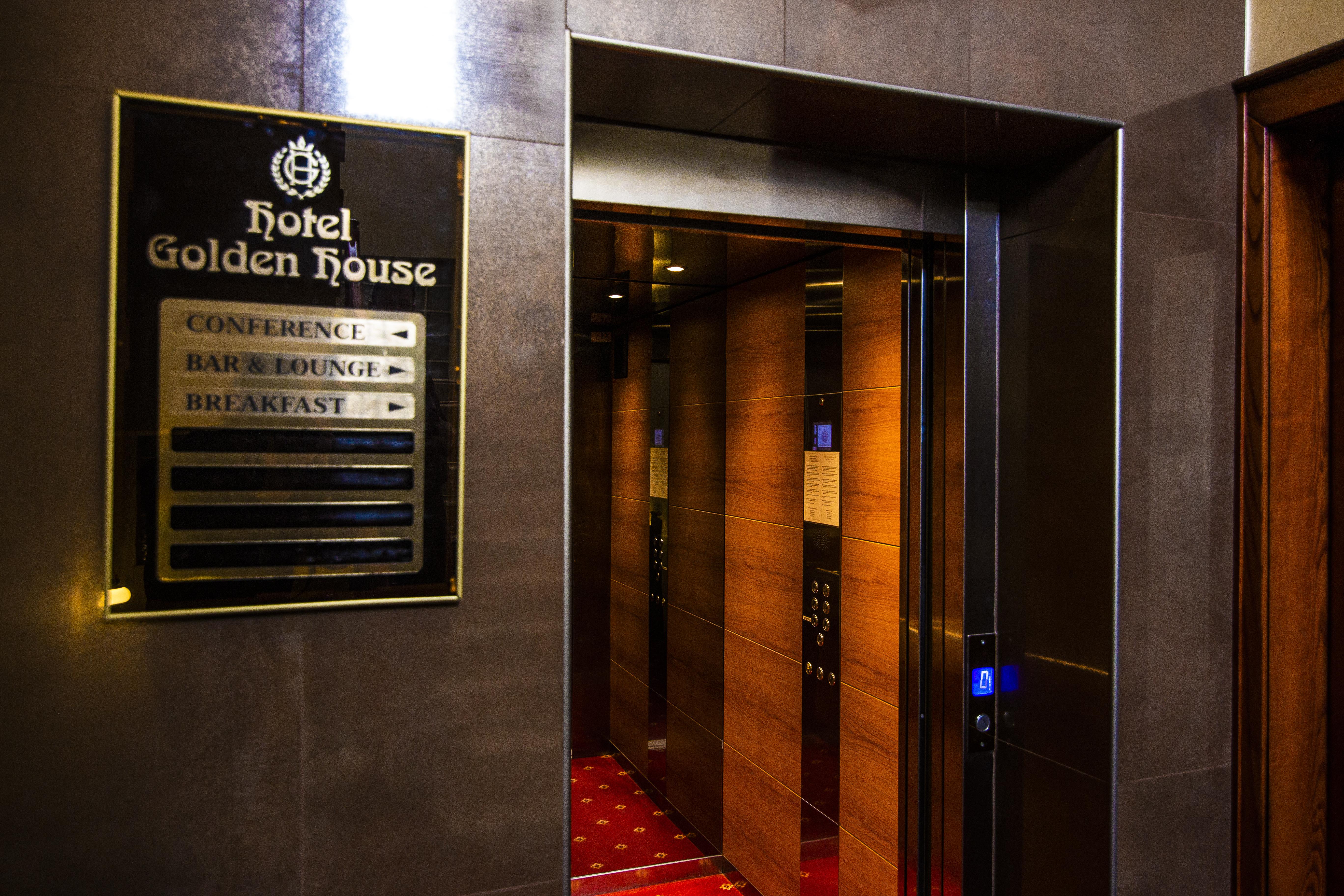 Hotel Golden House Craiova Exterior foto