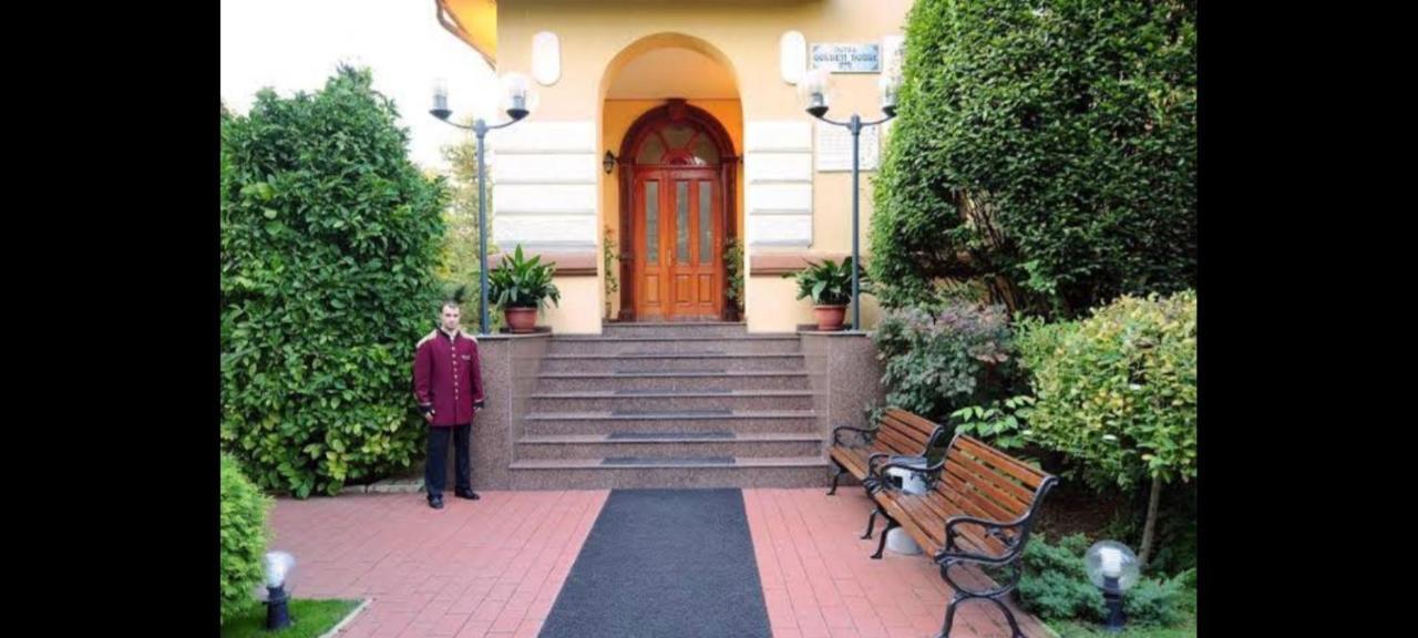 Hotel Golden House Craiova Exterior foto