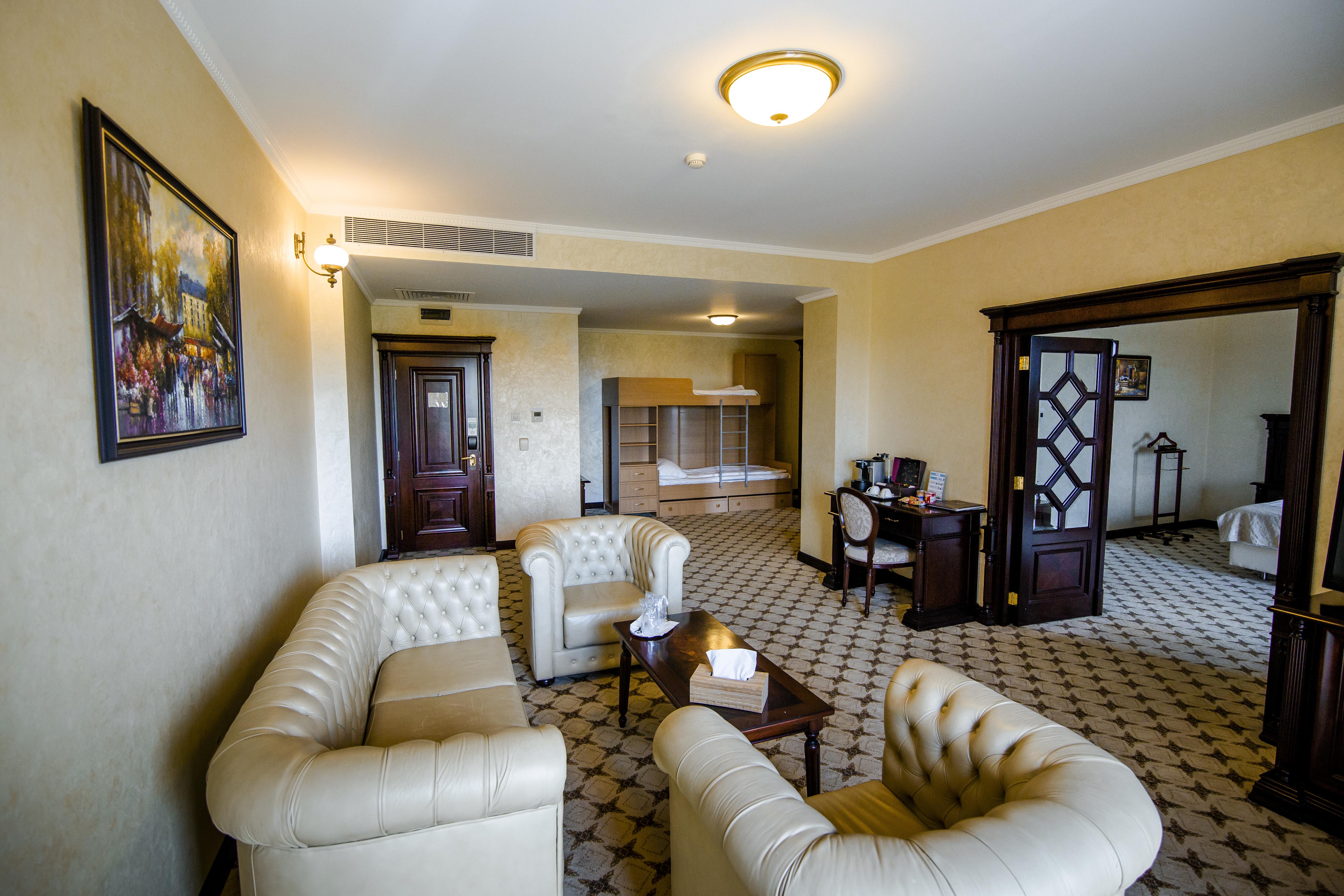 Hotel Golden House Craiova Exterior foto