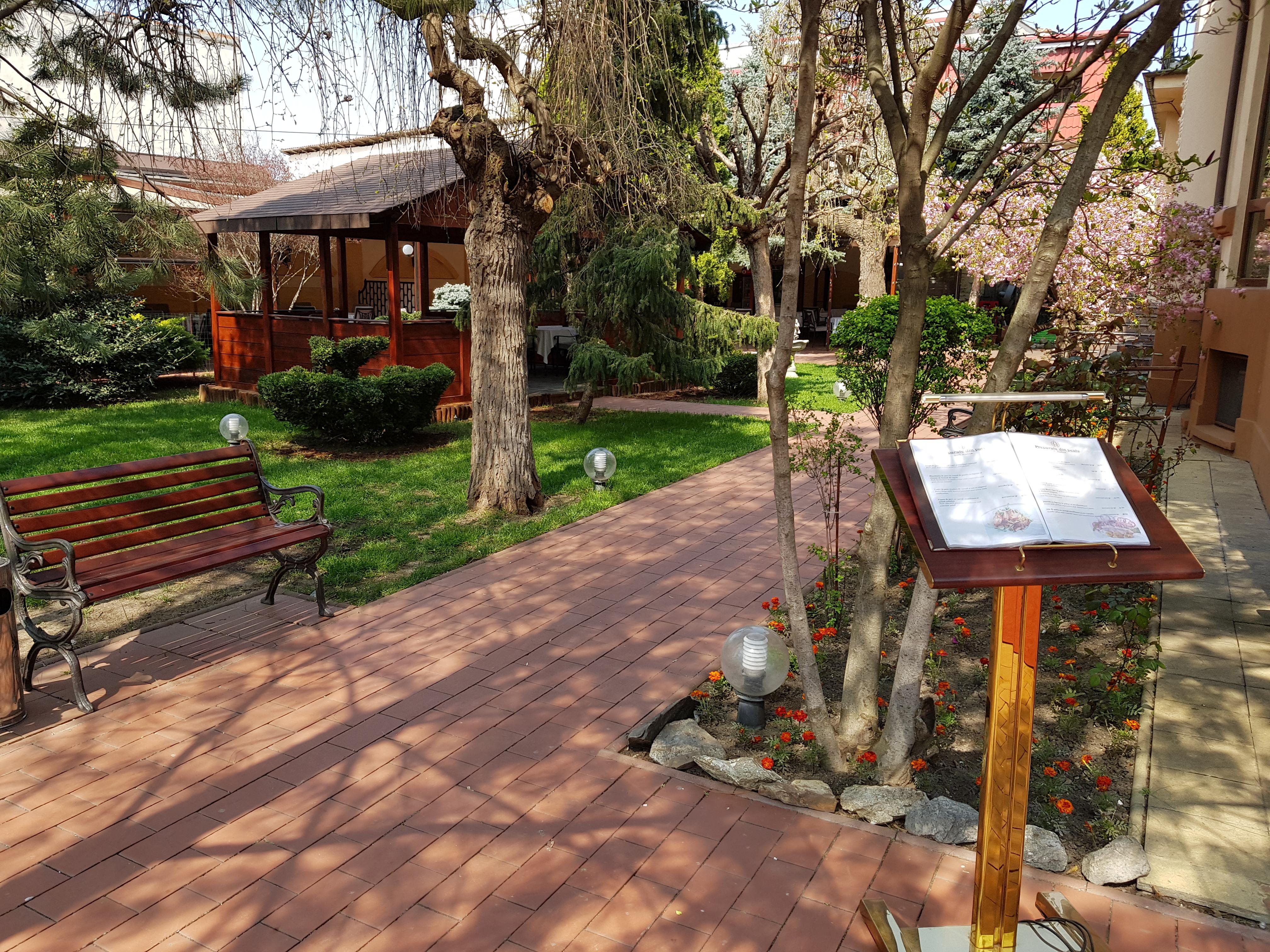 Hotel Golden House Craiova Exterior foto