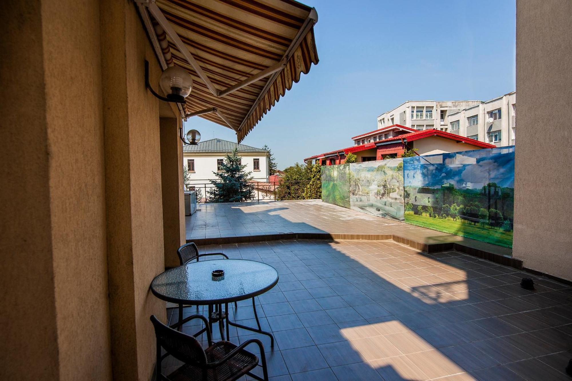 Hotel Golden House Craiova Quarto foto